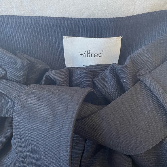 Aritzia Wilfred paper bag shorts black size 2 - Picture 2 of 3